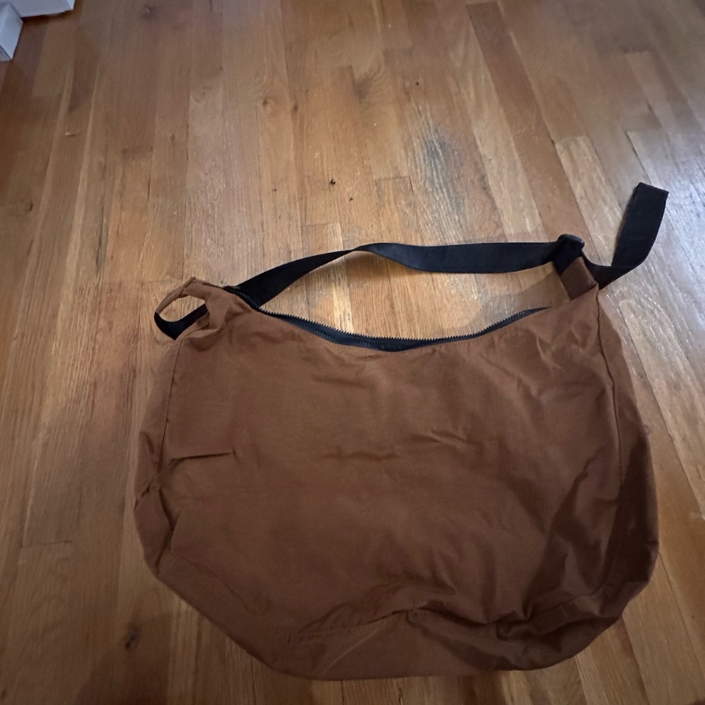 Large Crescent Baggu Brown